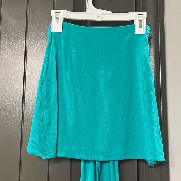 Green skirt - Picture 3 of 4